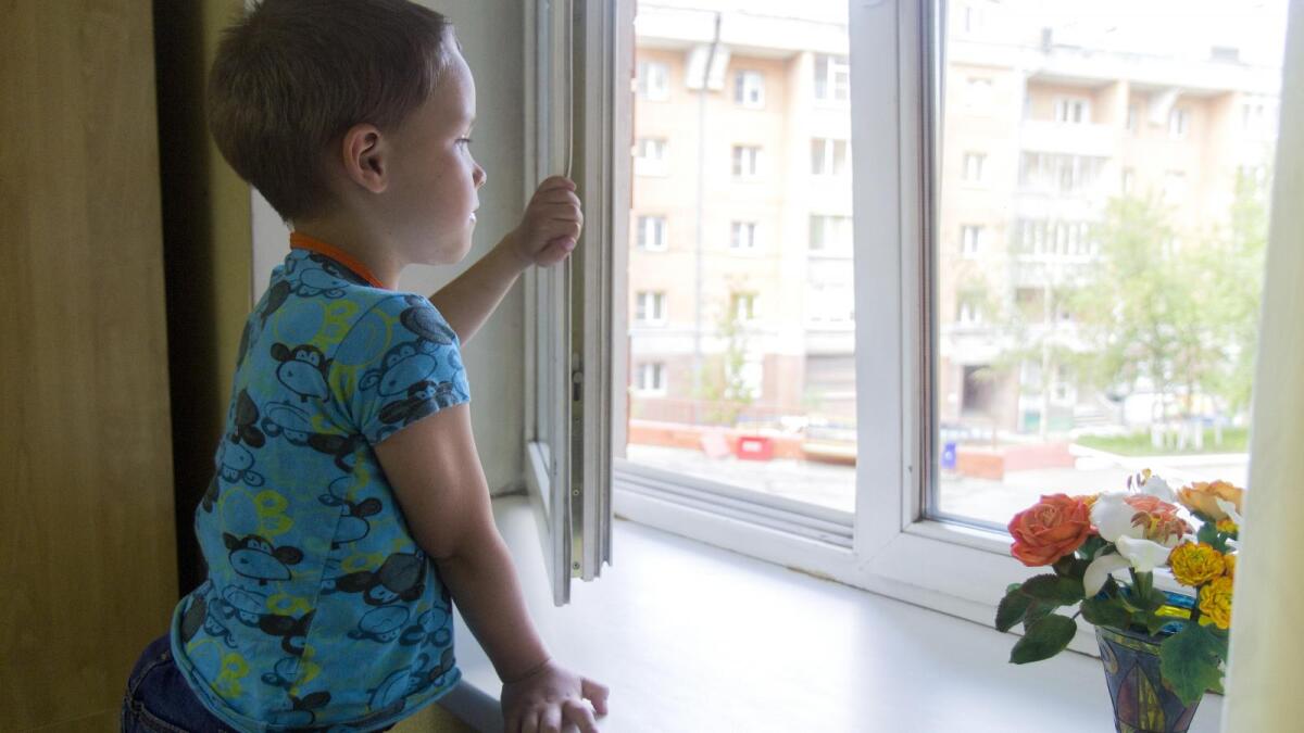 В Вологде из окна выпал 2-летний ребёнок