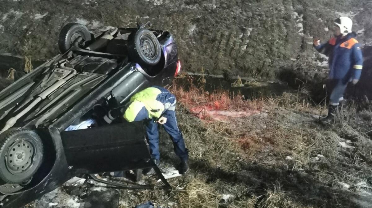 В Вологде на ж/д переезде локомотив сбил автомобиль