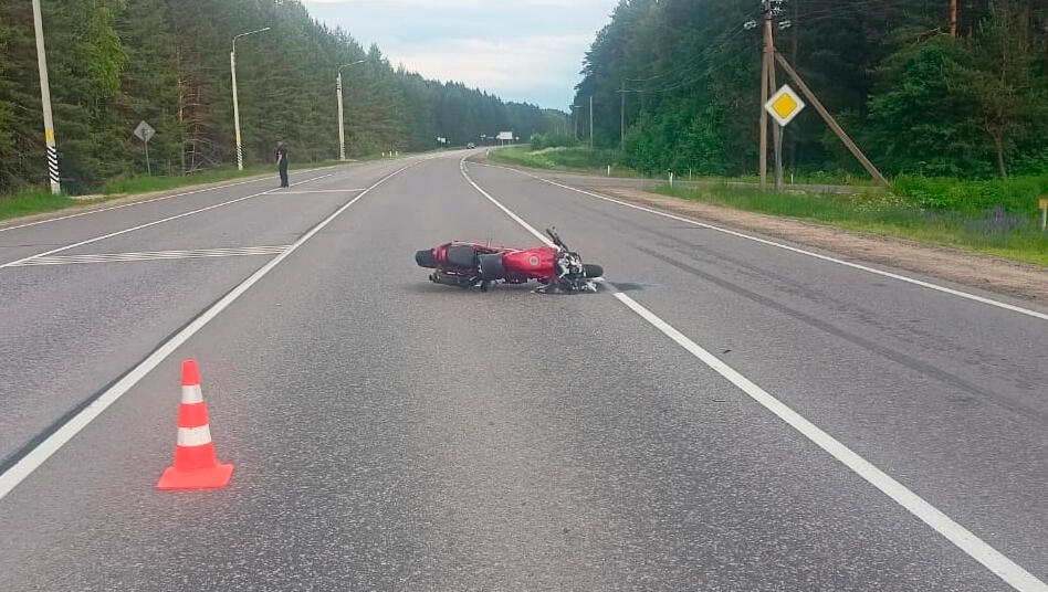 Под Кадуем мотоцикл насмерть сбил пешехода