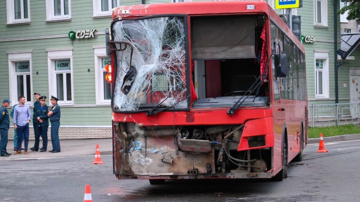 В Вологде столкнулись автобус и пожарная машина