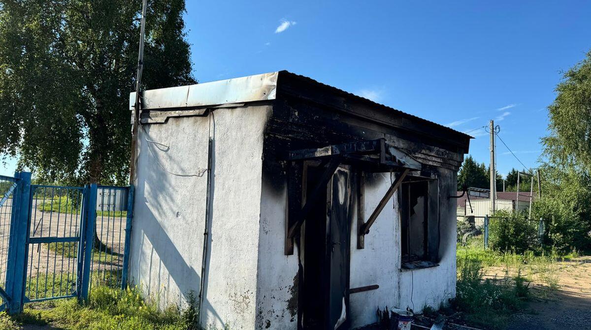 На предприятии в Белозерске начался пожар из-за перегретого телефона