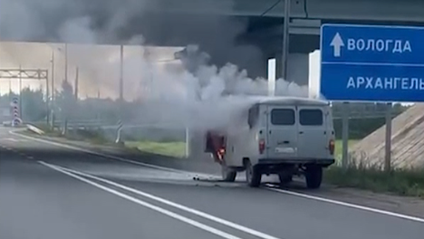 На трассе под Вологдой сгорел отечественный автомобиль