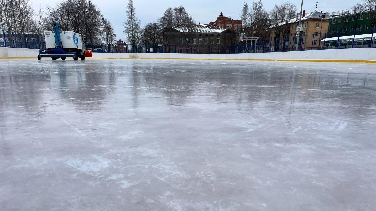 Бесплатный каток открылся на ул. Гагарина