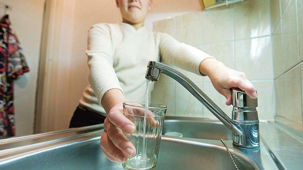 Вологжанам рассказали, когда от водопроводной воды перестанет неприятно пахнуть