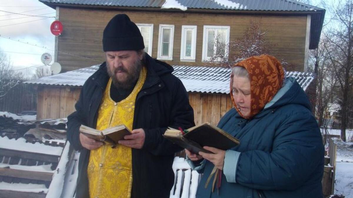 В Белозерске священника попросили усмирить «адскую скважину»