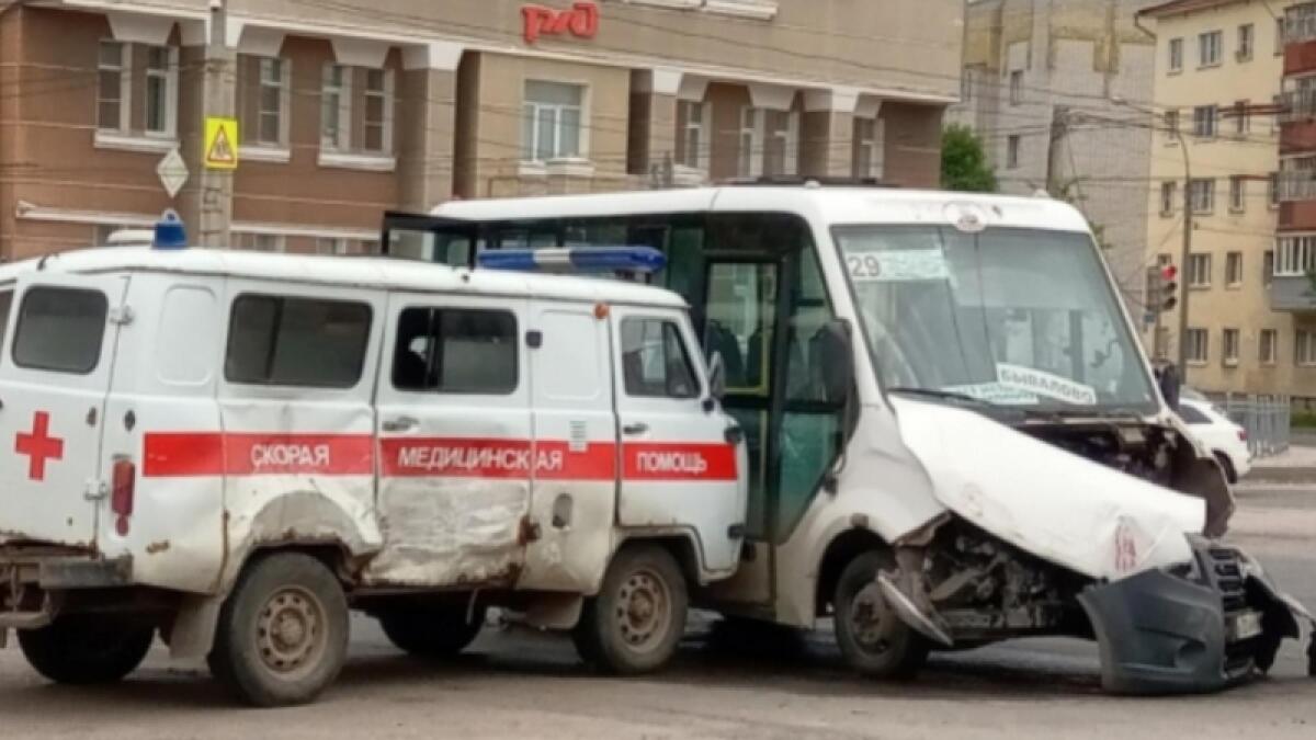 В Вологде скорая столкнулась с маршруткой | ВОП.РУ