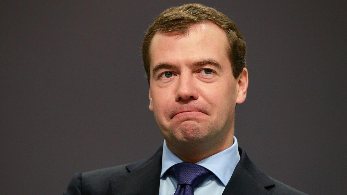 Медведев допускает введение обязательной вакцинации