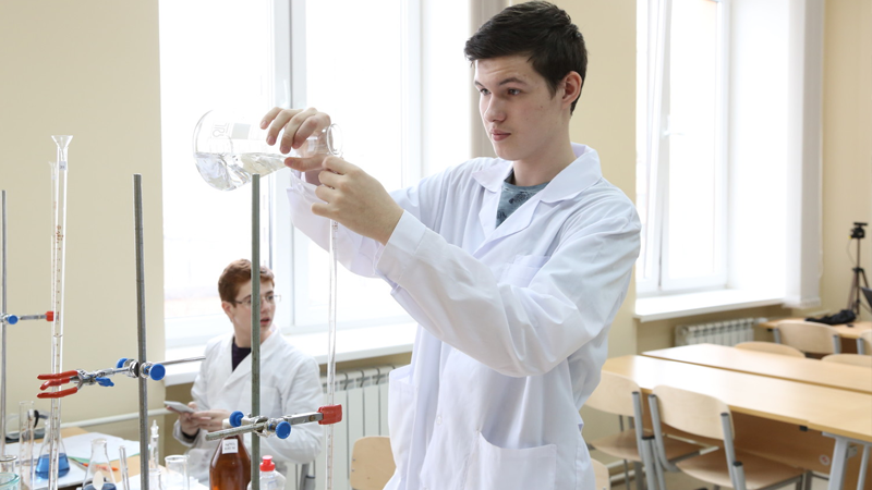 Ученик ВМЛ Михаил Матвеев стал победителем Всероссийской олимпиады школьников по химии