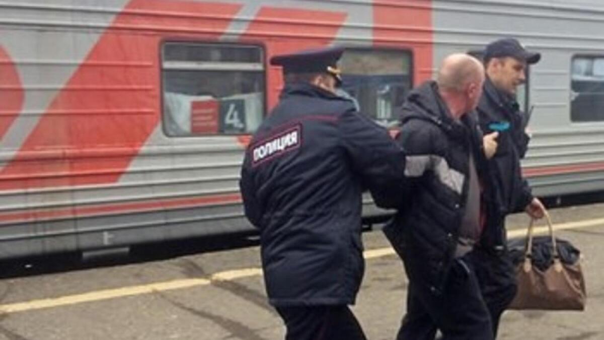 Агрессивный пассажир избил начальницу поезда