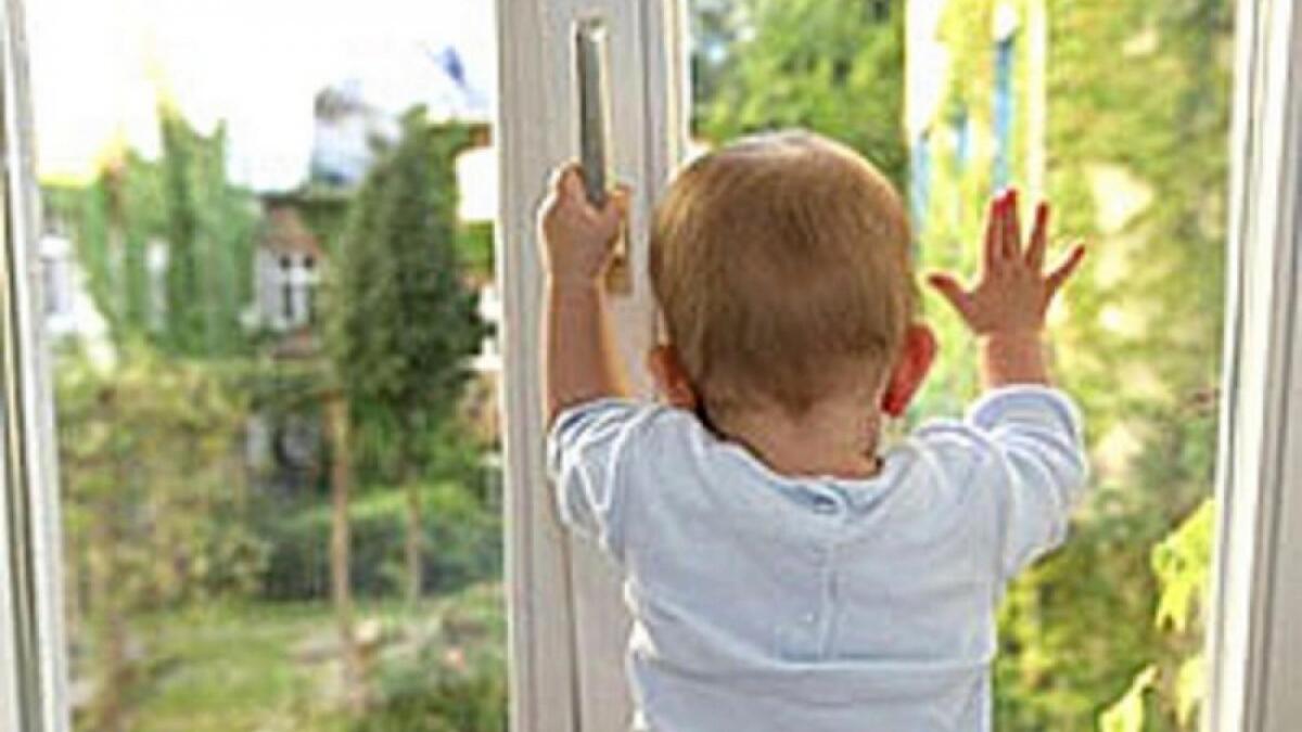 1,5-годовалый ребенок выпал из окна в Череповце