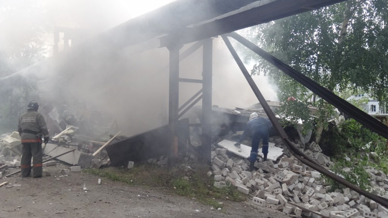 По факту гибели 2 подростков при взрыве гаража в Череповце возбуждено уголовное дело