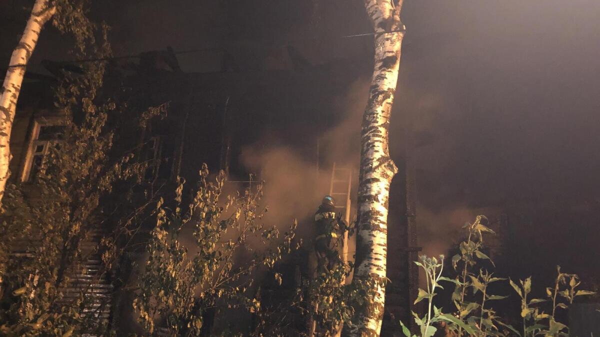 На Набережной VI Армии снова горел расселенный дом