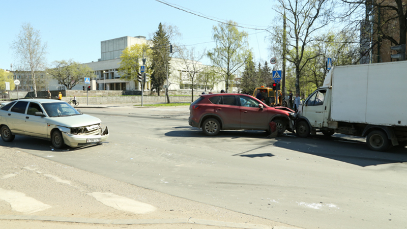 В Вологде столкнулись 3 машины