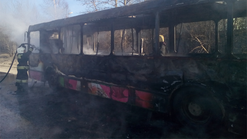Во время движения в Череповце загорелся автобус