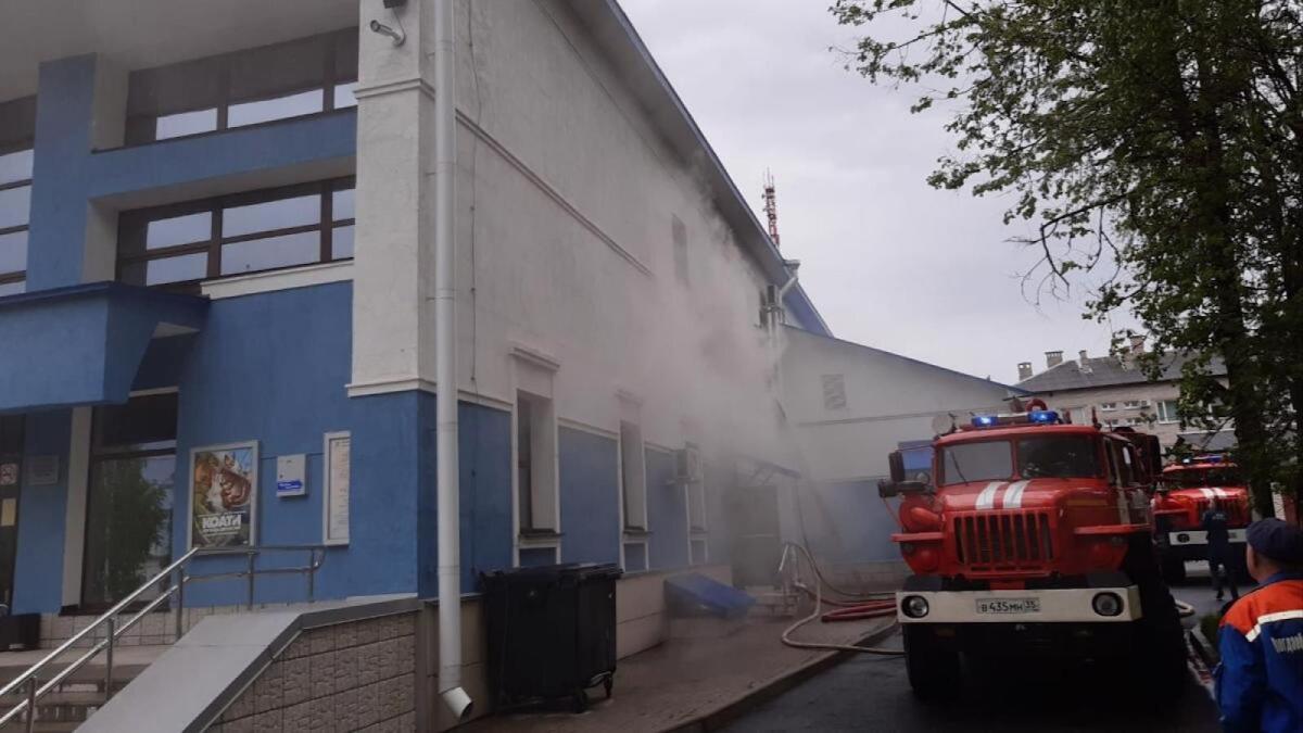 В Вытегре горело здание кинозала, в котором было 85 детей