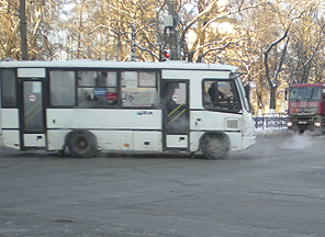 В областной столице автобус ехал с зажатым в дверях мальчиком