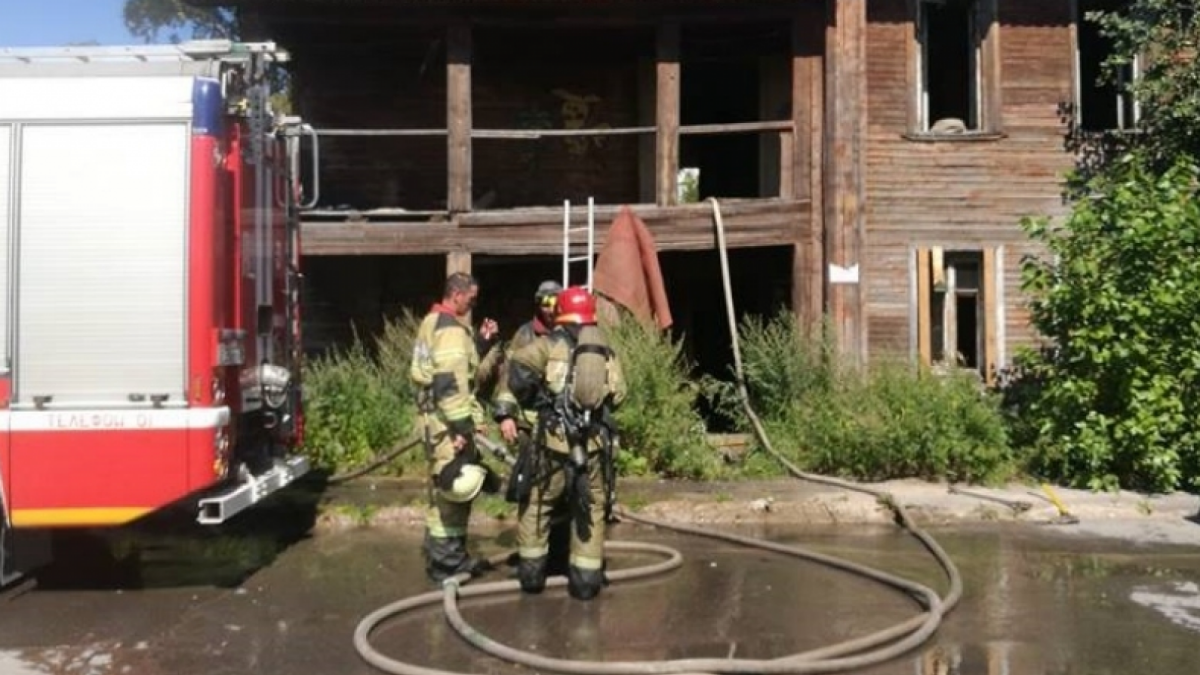 На Набережной VI Армии вчера горел двухэтажный дом