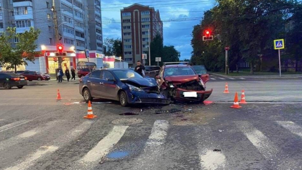 3 человека пострадали в ДТП на ул. Герцена | ВОП.РУ