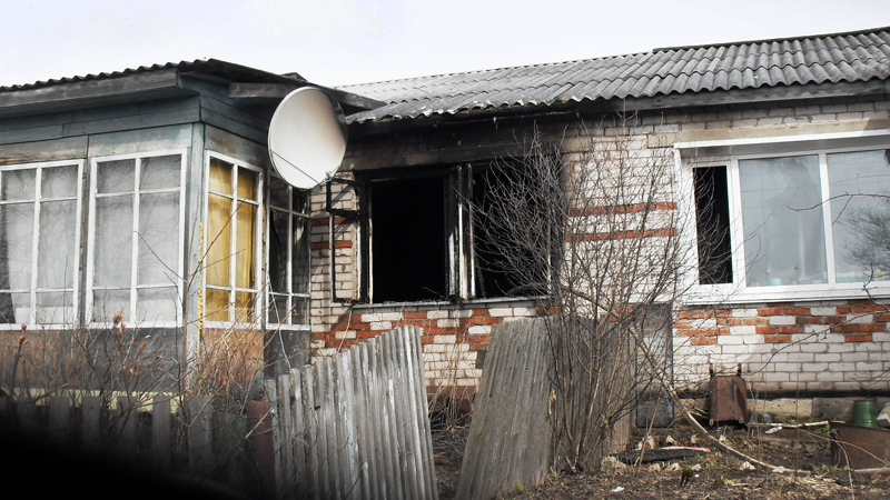 27-летняя девушка и ее 2-летняя дочь погибли на пожаре в Тарногском городке
