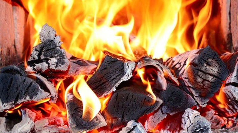 Работник АО «Вологодский картофель» пытался разжечь печь бензином и получил ожоги 50% тела