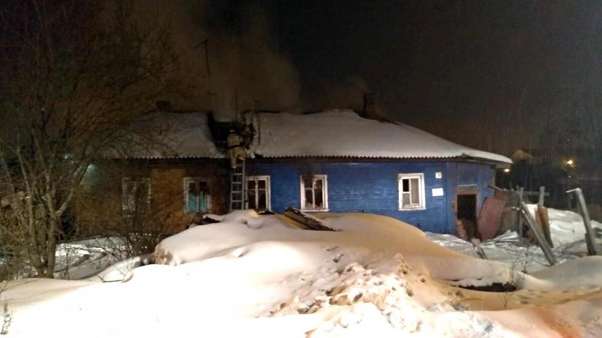 18 пожарных тушили дом в Заречье