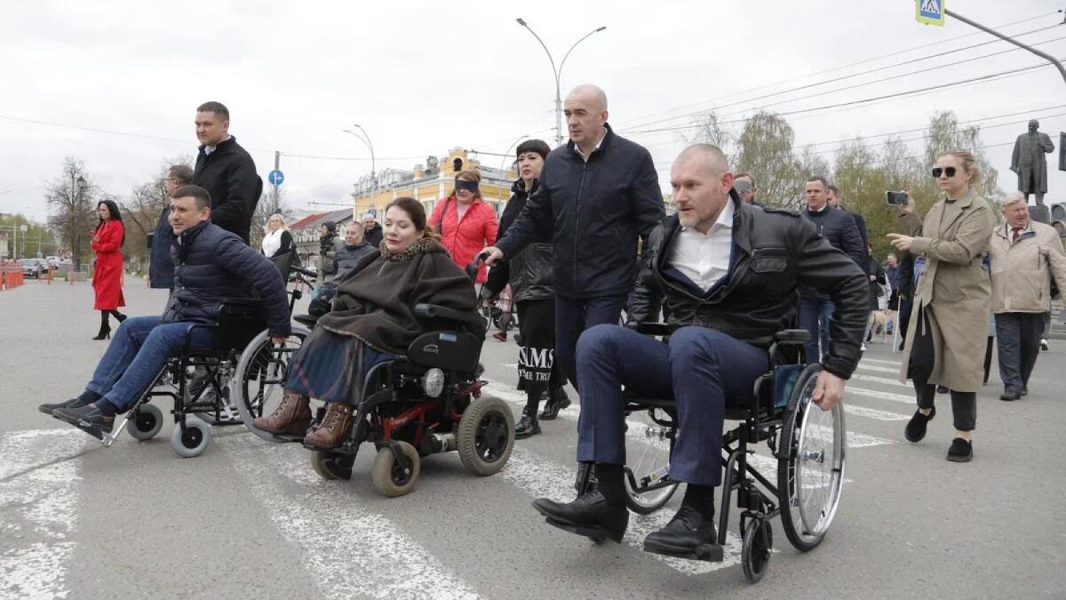 Вологодские чиновники пересели на инвалидные кресла