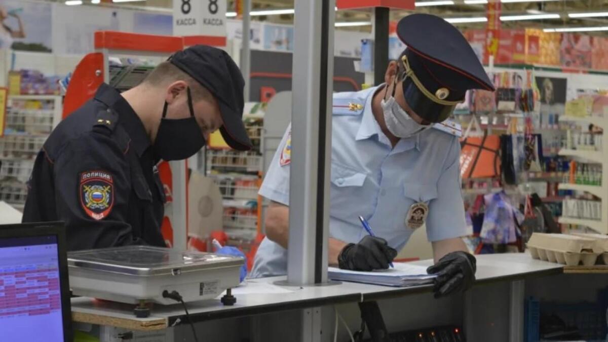 Покупатель без маски — штраф 100 тыс. руб.