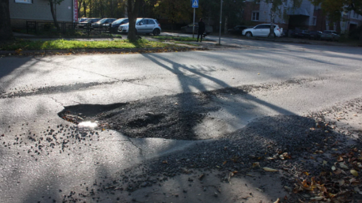Состояние ремонта «убитых дорог» в Вологде проверили городские власти и активисты ОНФ
