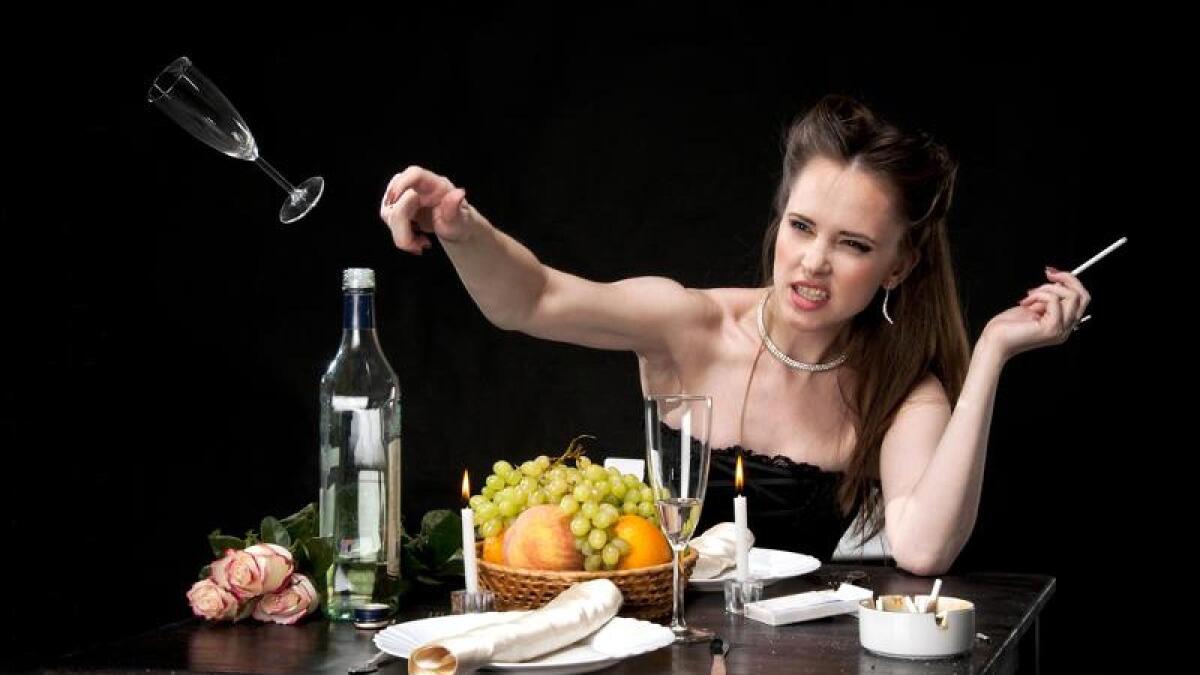 Пьяная женщина устроила погром в ресторане