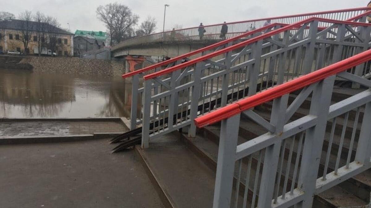 В Вологде устранили последствия вандализма на Красном мосту