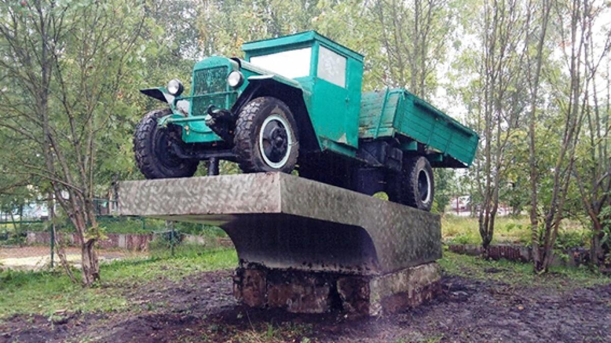 Жители Череповецкого района спасают советский грузовик
