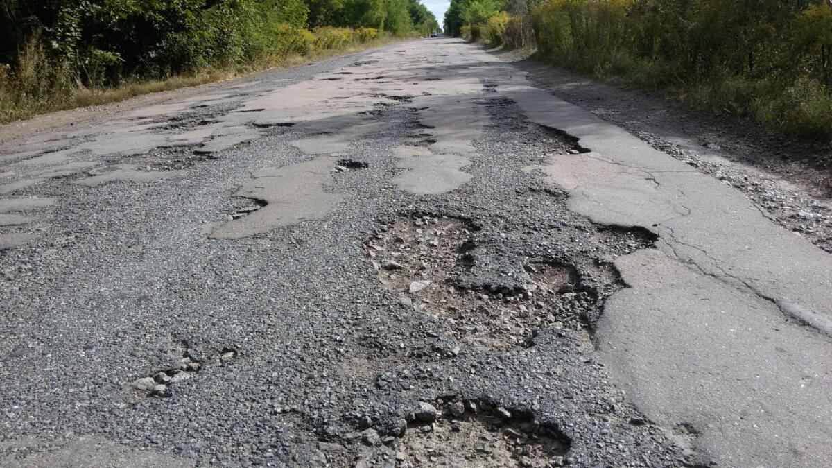В Бабаевском районе 60 километров трассы из 100 нуждаются в ремонте