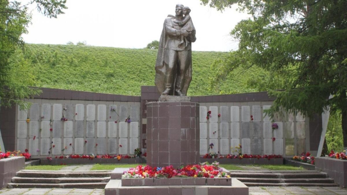В Белозерске снесли памятник павшим воинам