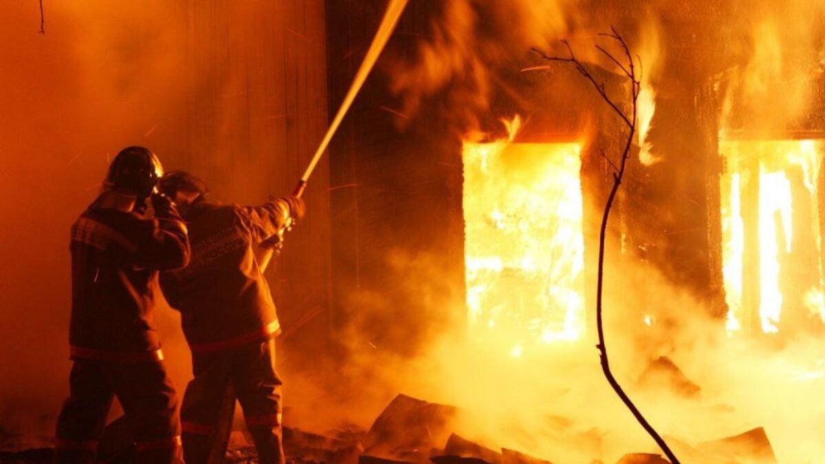 В Харовске подожгли два деревянных дома