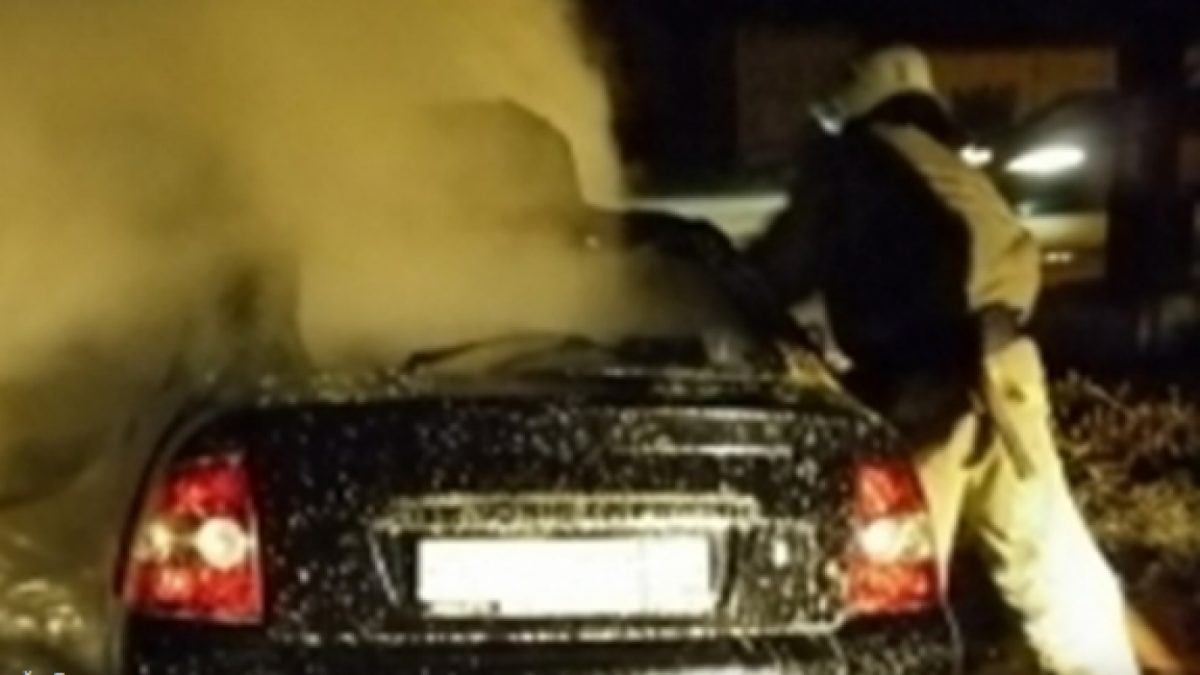 Легковой автомобиль сгорел на окраине Вологды