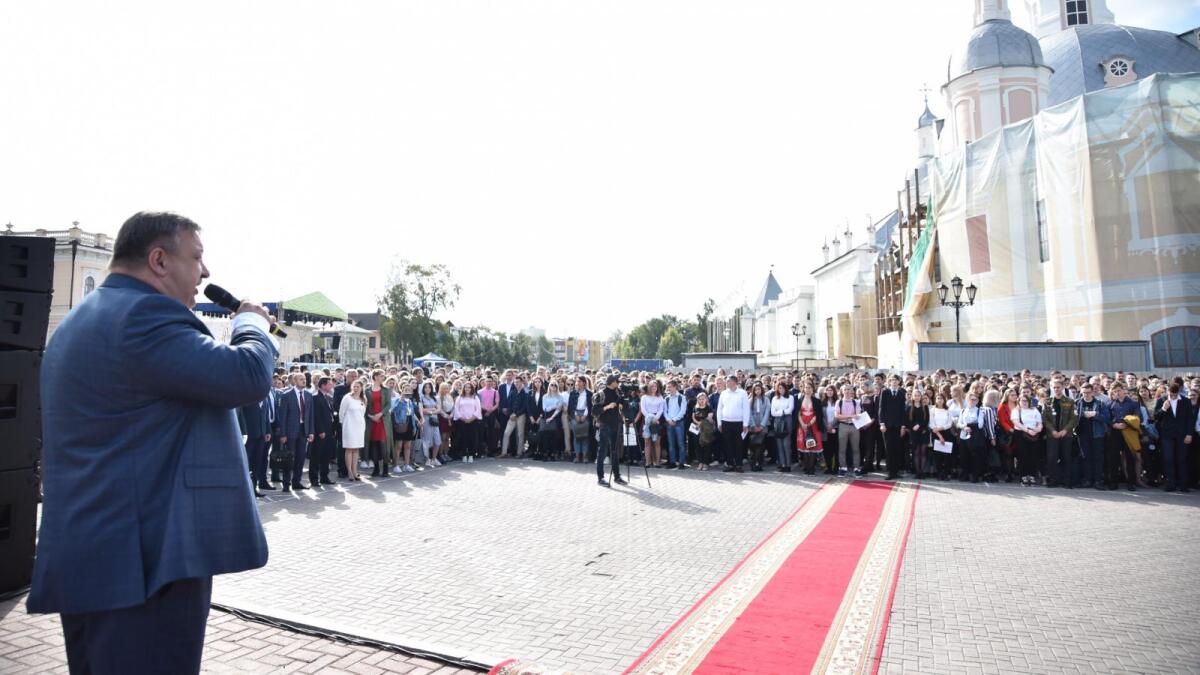 Торжественная студенческая линейка прошла на Кремлевской площади