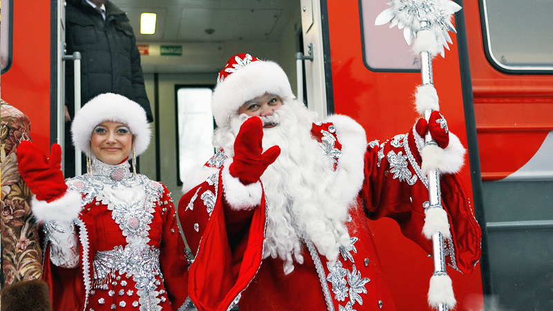 На вокзалах Вологды и Череповца пассажиров с Новым годом поздравит Дед Мороз