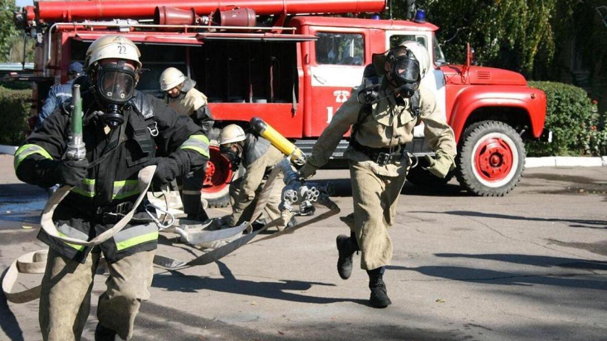 12 человек эвакуировали из горящего дома в Череповце