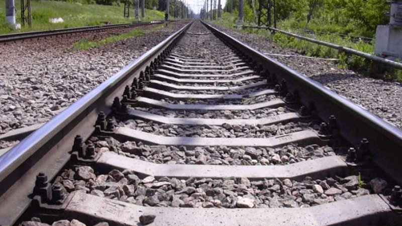 Смерть на рельсах: в Вологодской области мужчину сбил поезд