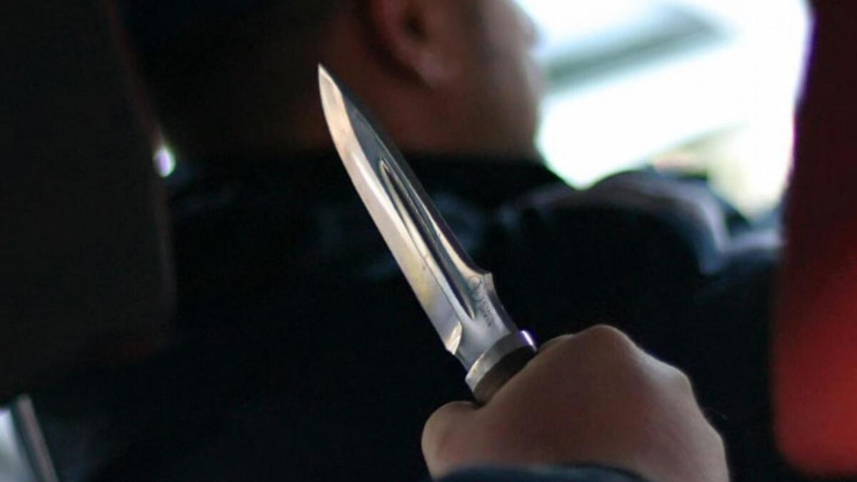 В Череповце пассажир такси напал на водителя с ножом
