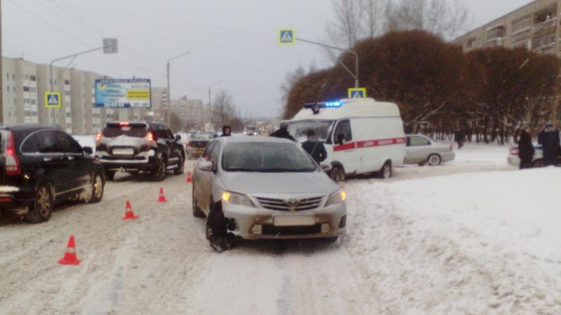 В Вологде 10-летний мальчик попал под колеса автомобиля