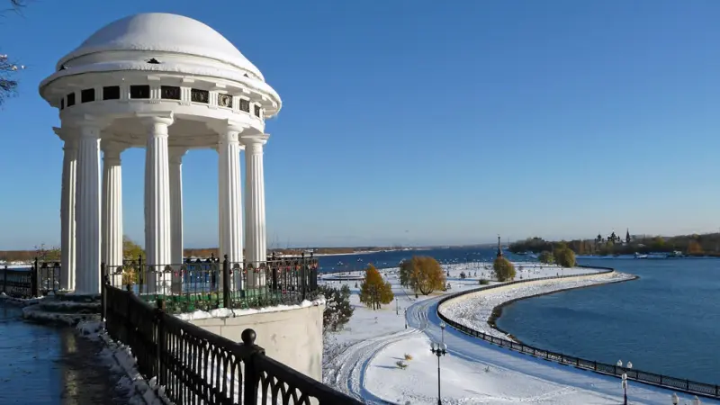 Из Вологды в Ярославль — к храмам, набережным и планетарию