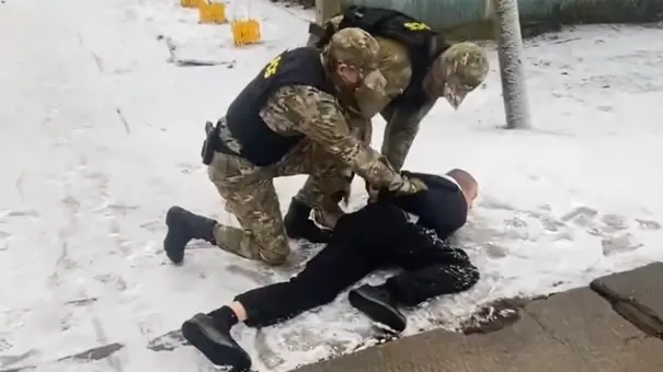 18-летнего парня скрутили бойцы ФСБ