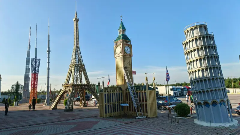 Где можно посмотреть уменьшенные копии мировых достопримечательностей?