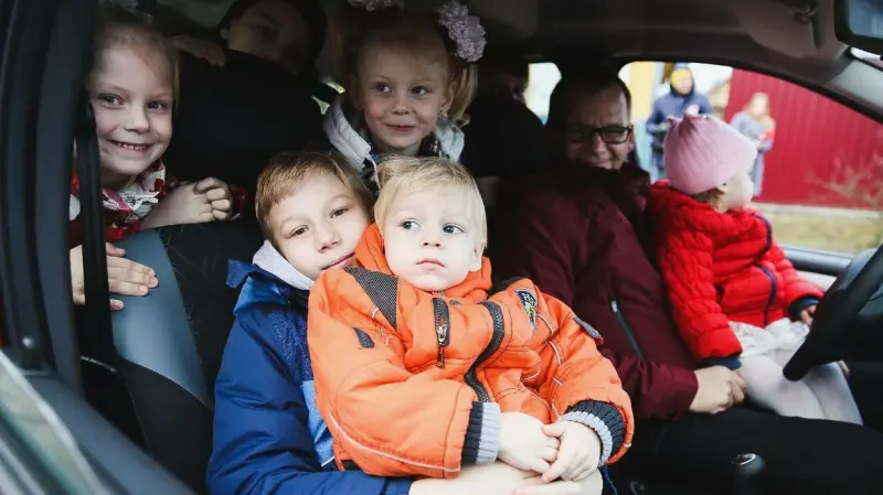 Многодетных вологжан обеспечат микроавтобусами