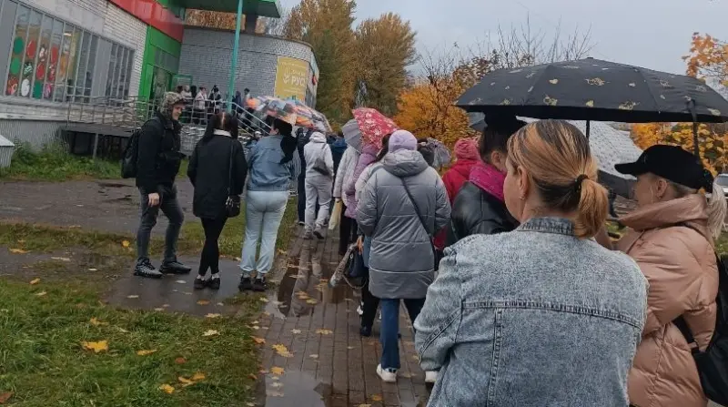 Ажиотаж возник у магазина в Вологде