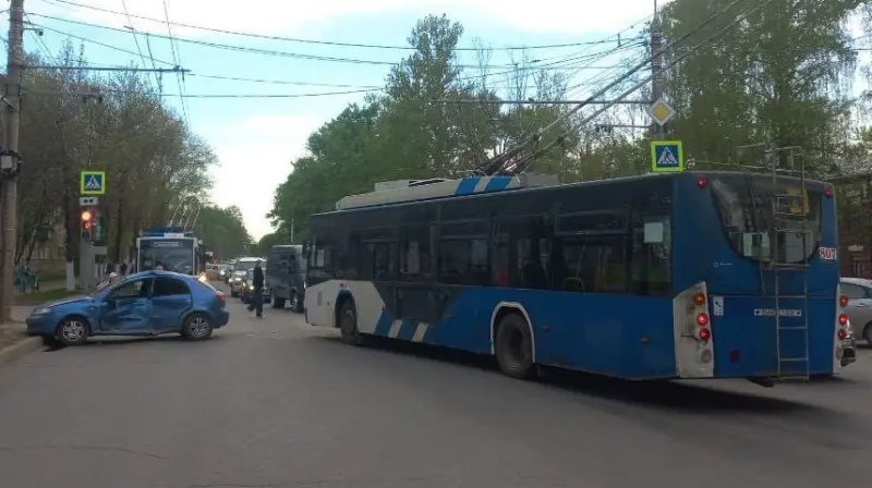 В Вологде в ДТП с троллейбусом пострадал человек