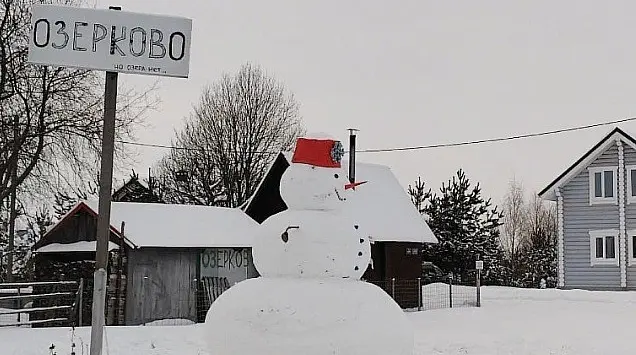 Снеговик-гигант под Вологдой