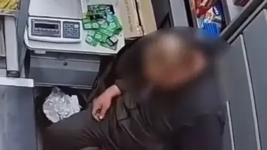 Мужчина проник ночью в магазин, поел продуктов и уснул