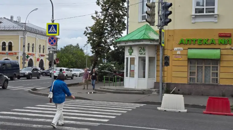 В центре Вологды установили временные светофоры в связи с ремонтом улицы Мира